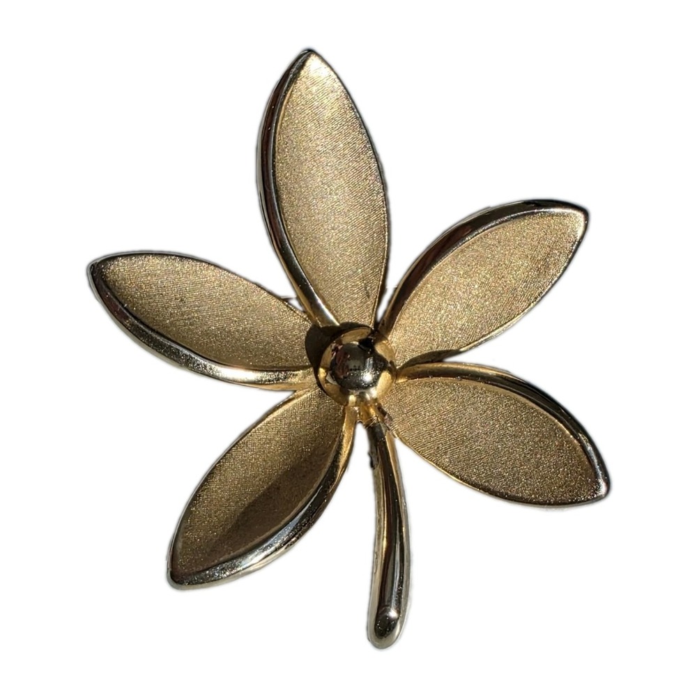 Vintage TRIFARI Gold Tone Flower Brooch Pin Textured Floral Signed Jewelry